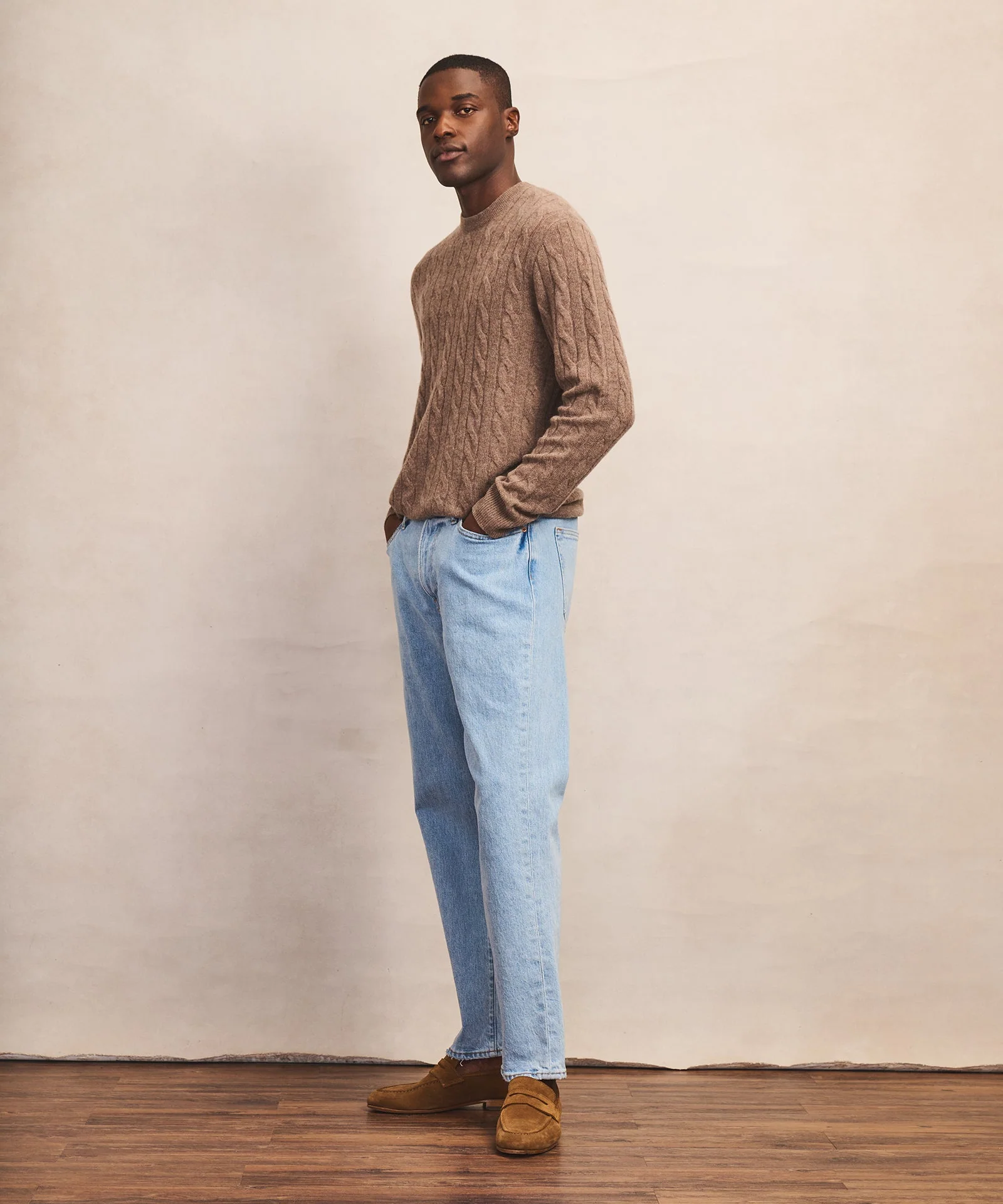 Lightweight Cashmere Cable Crewneck Sweater - Image 23