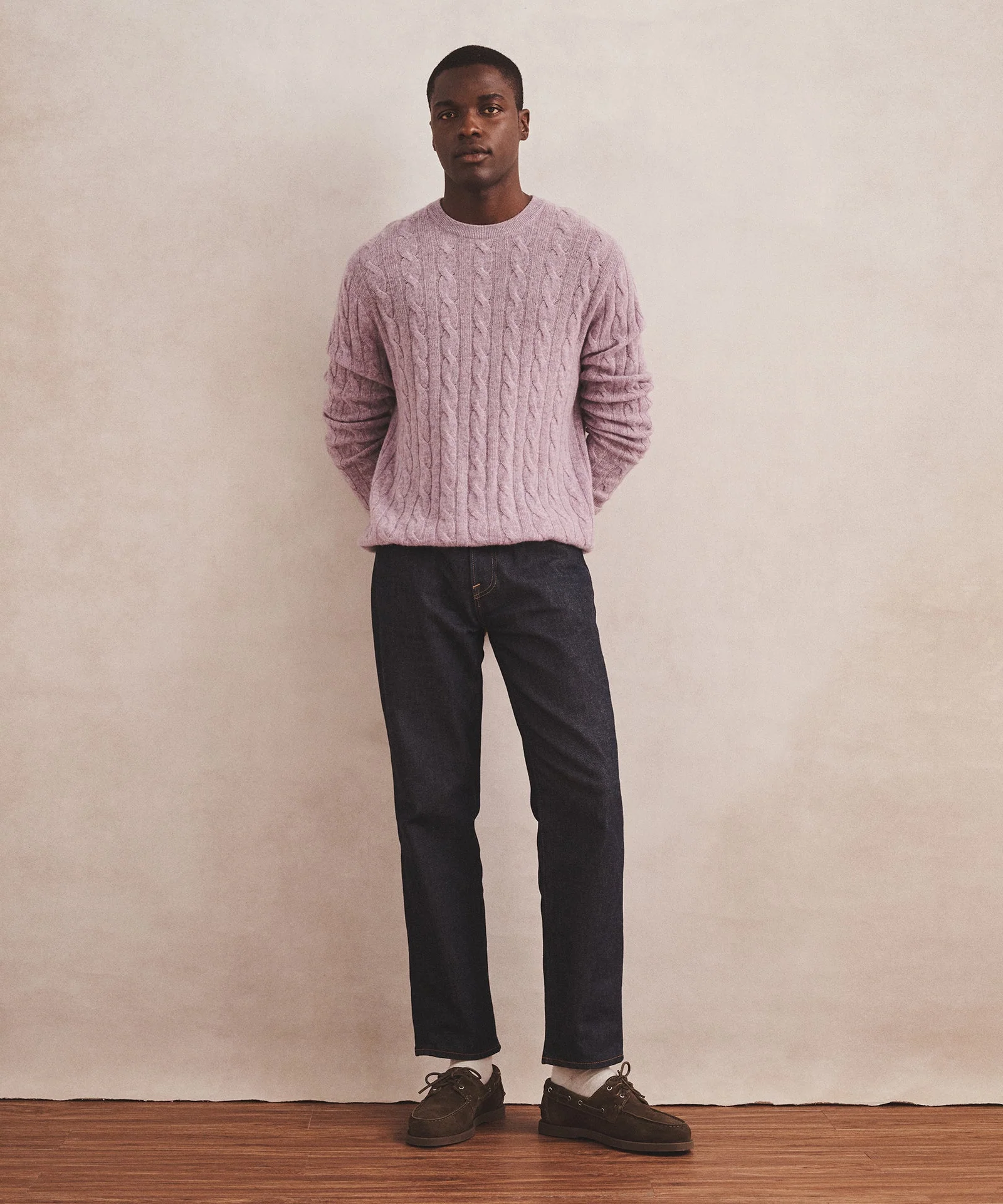 Lightweight Cashmere Cable Crewneck Sweater - Image 9