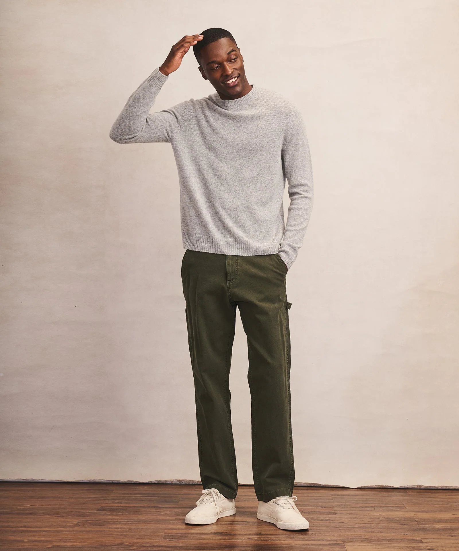 Lightweight Cashmere Crewneck Sweater - Image 10