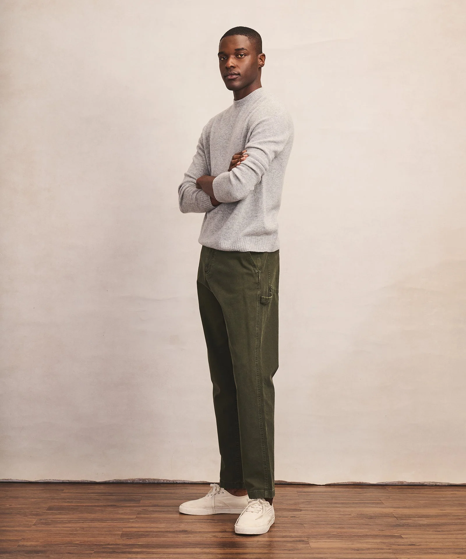 Lightweight Cashmere Crewneck Sweater - Image 11