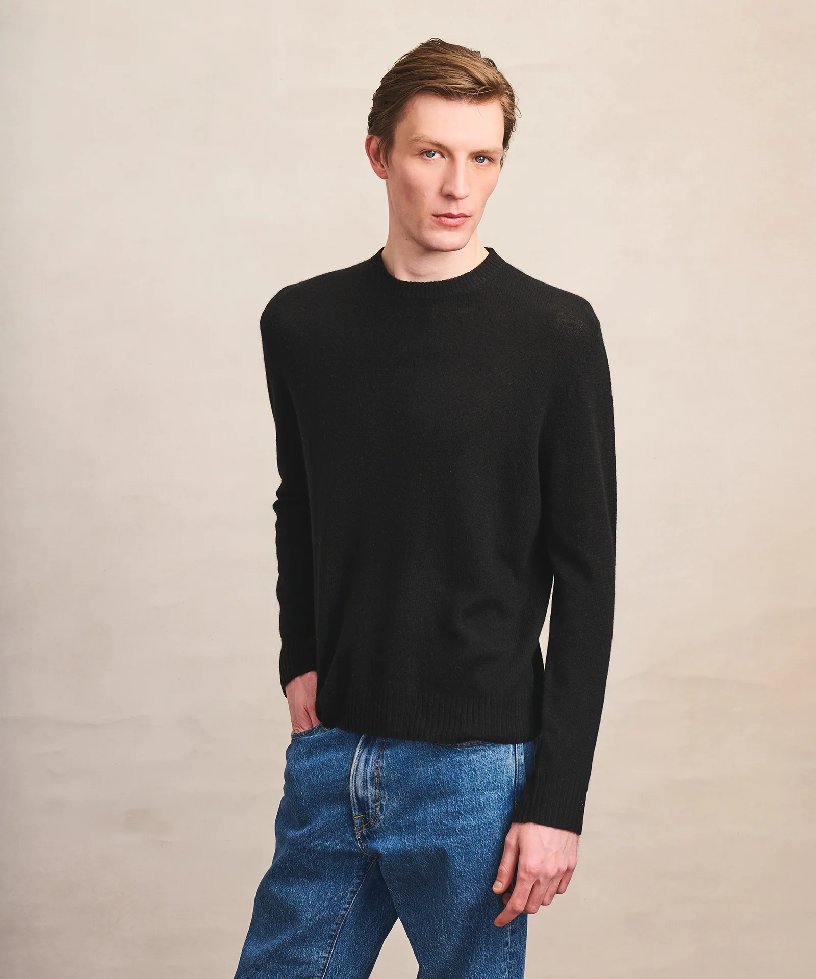 Lightweight Cashmere Crewneck Sweater - Image 18