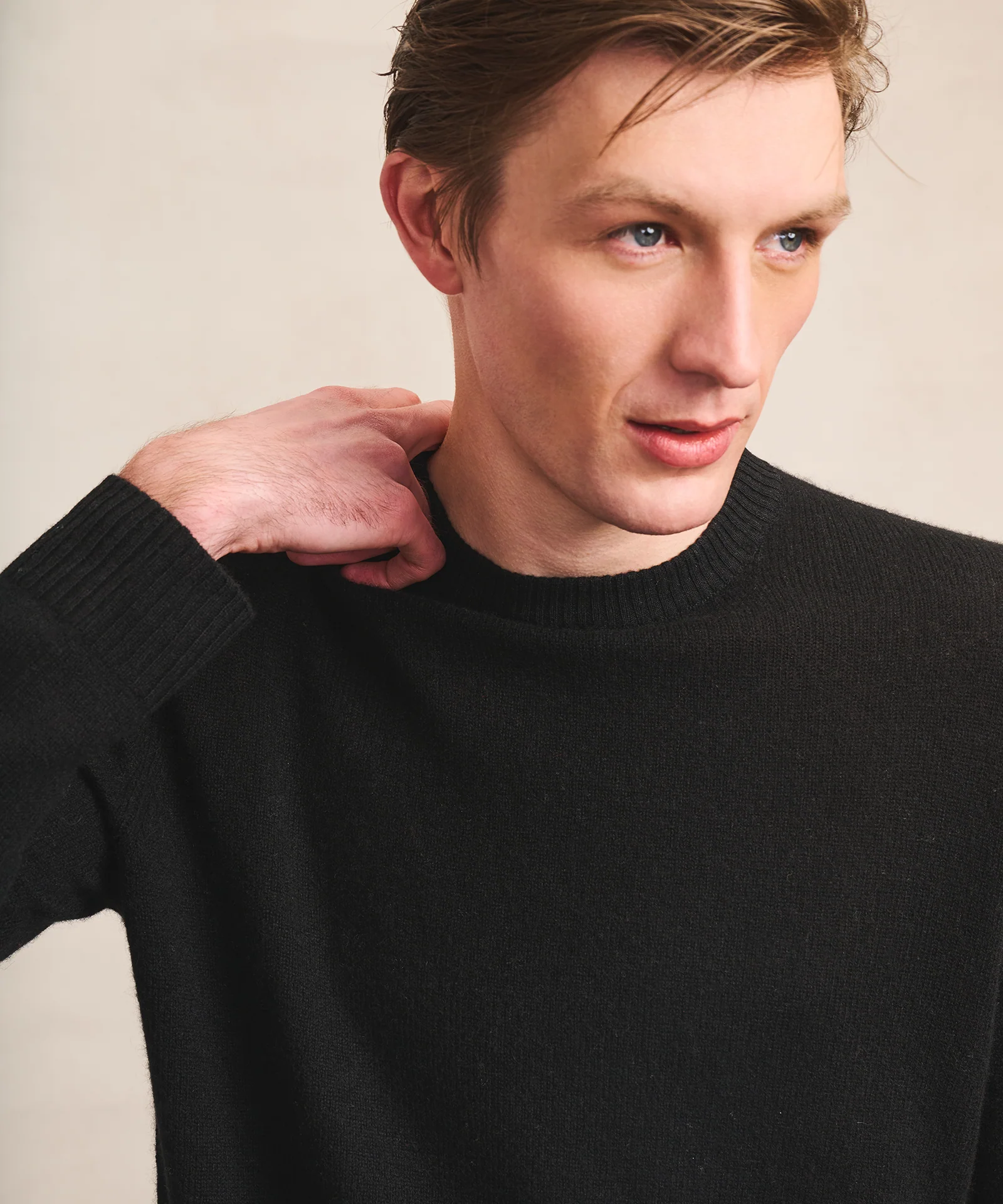 Lightweight Cashmere Crewneck Sweater - Image 19