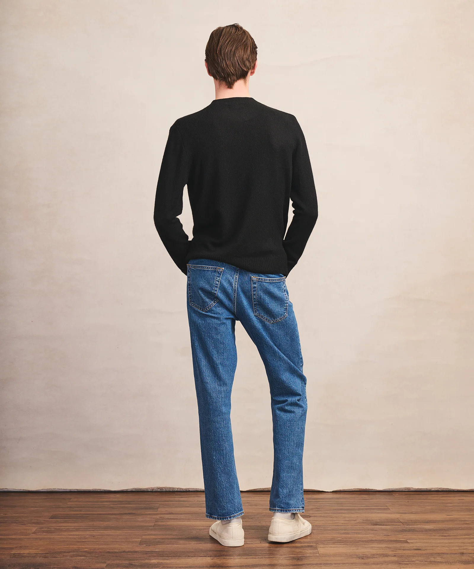 Lightweight Cashmere Crewneck Sweater - Image 21