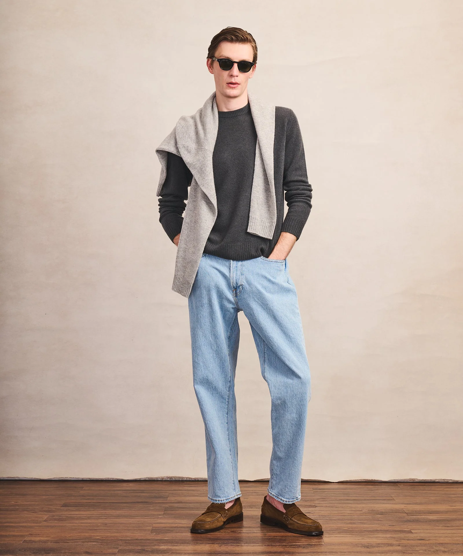 Lightweight Cashmere Crewneck Sweater - Image 4
