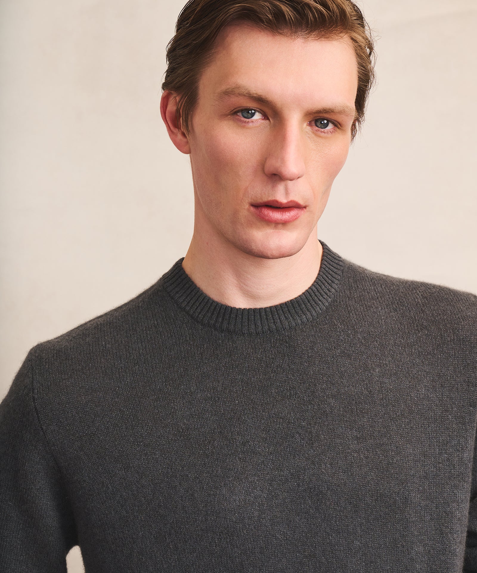 Lightweight Cashmere Crewneck Sweater - Image 6