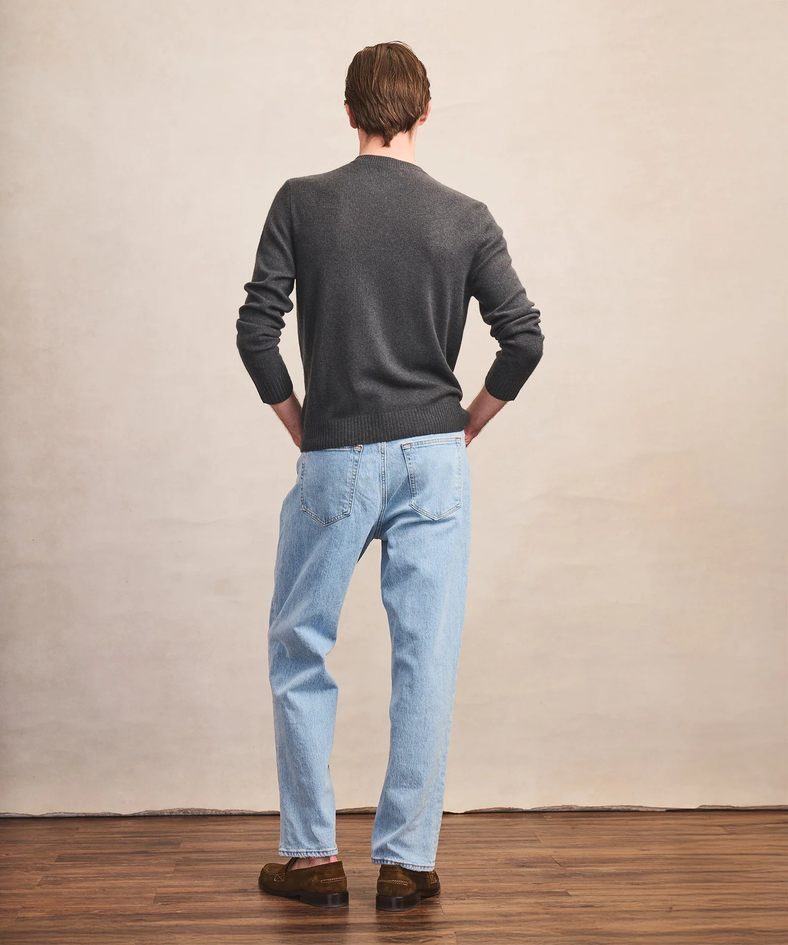 Lightweight Cashmere Crewneck Sweater - Image 7