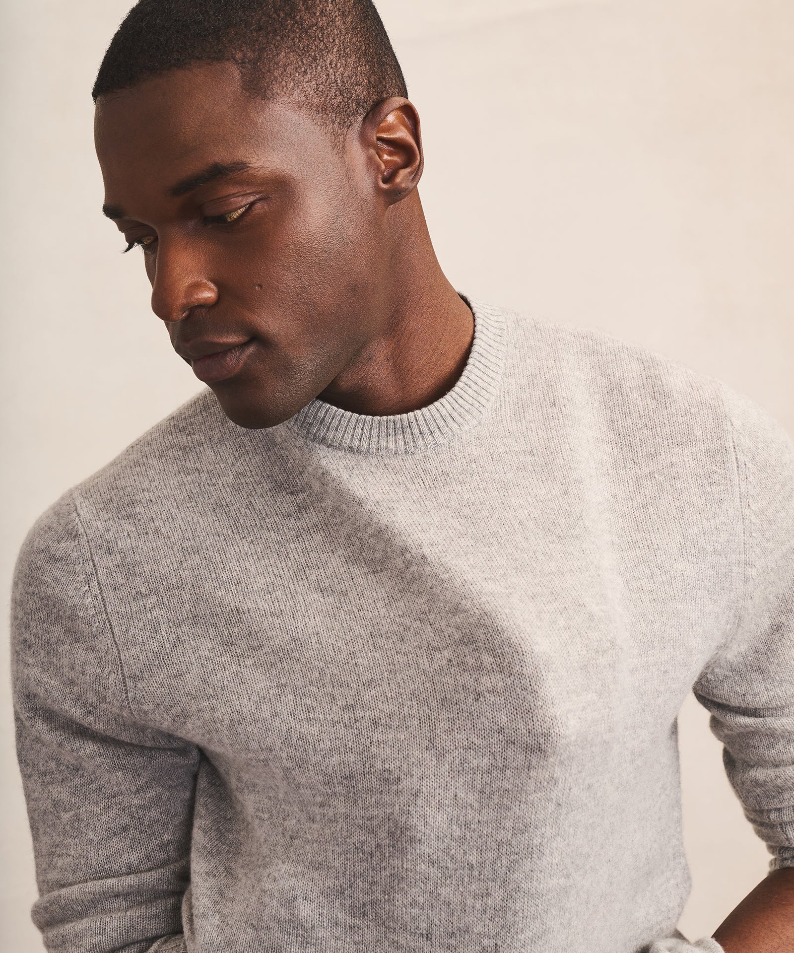 Lightweight Cashmere Crewneck Sweater - Image 8