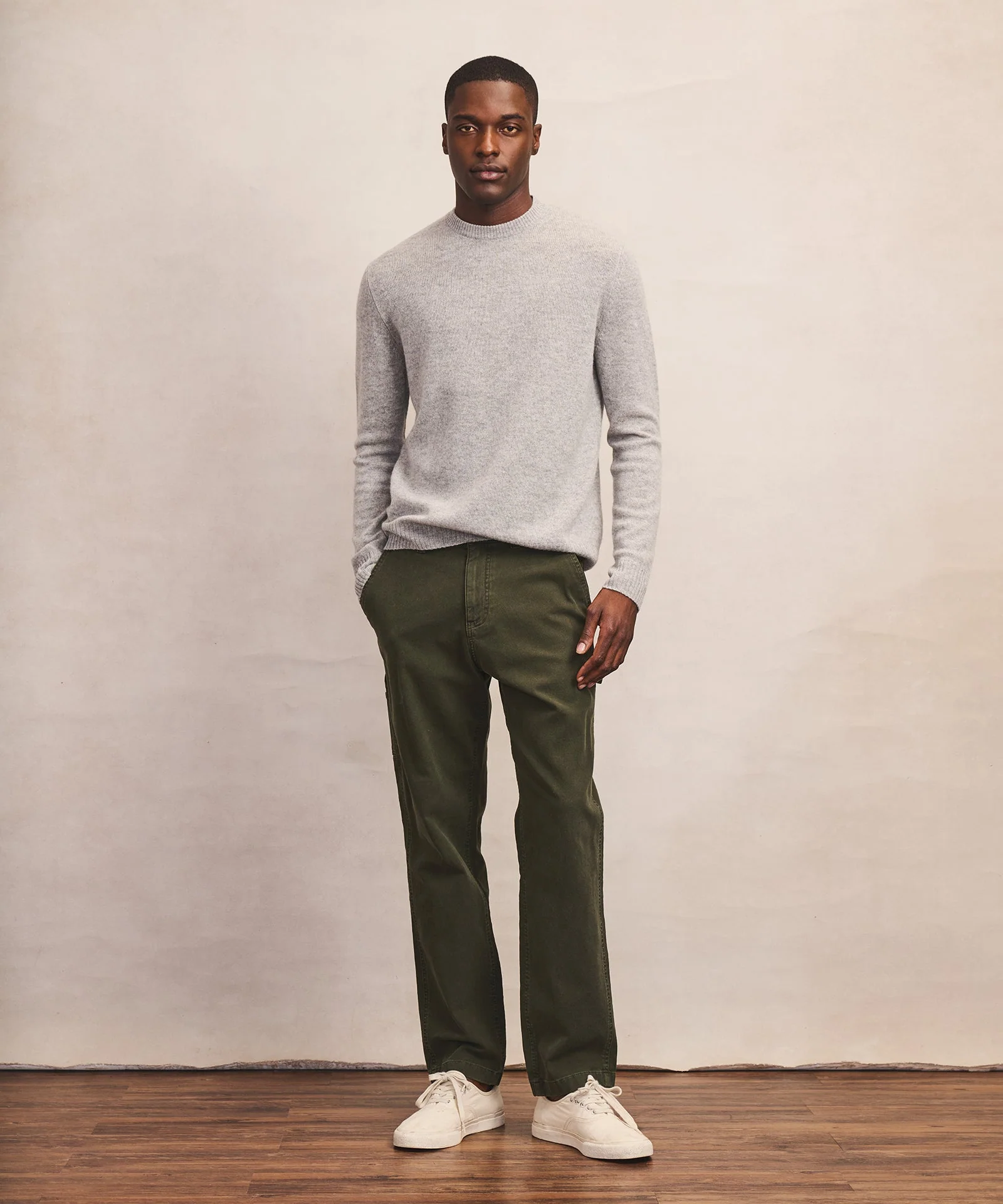 Lightweight Cashmere Crewneck Sweater - Image 9