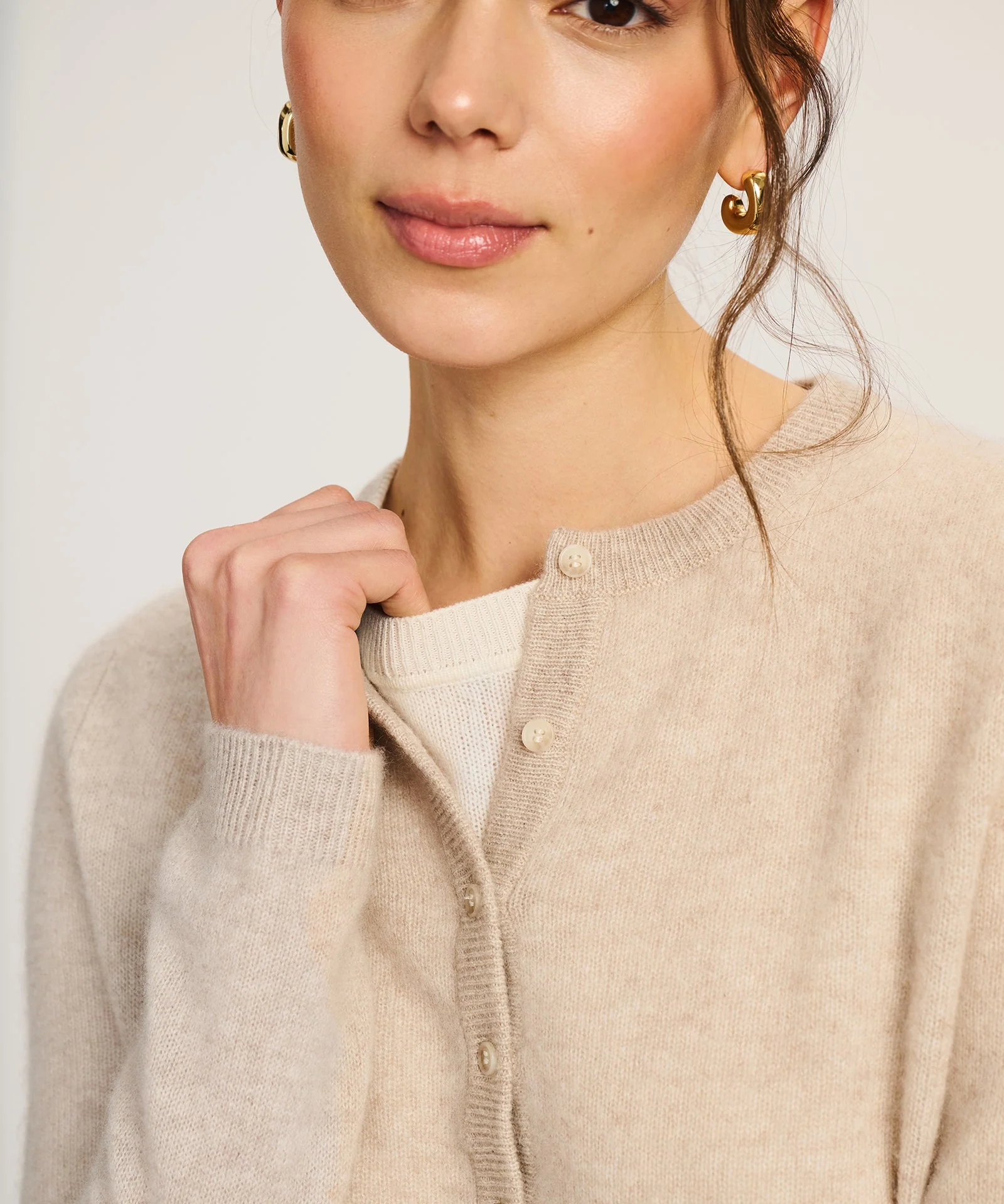 Lightweight Cashmere Cropped Cardigan - Image 12