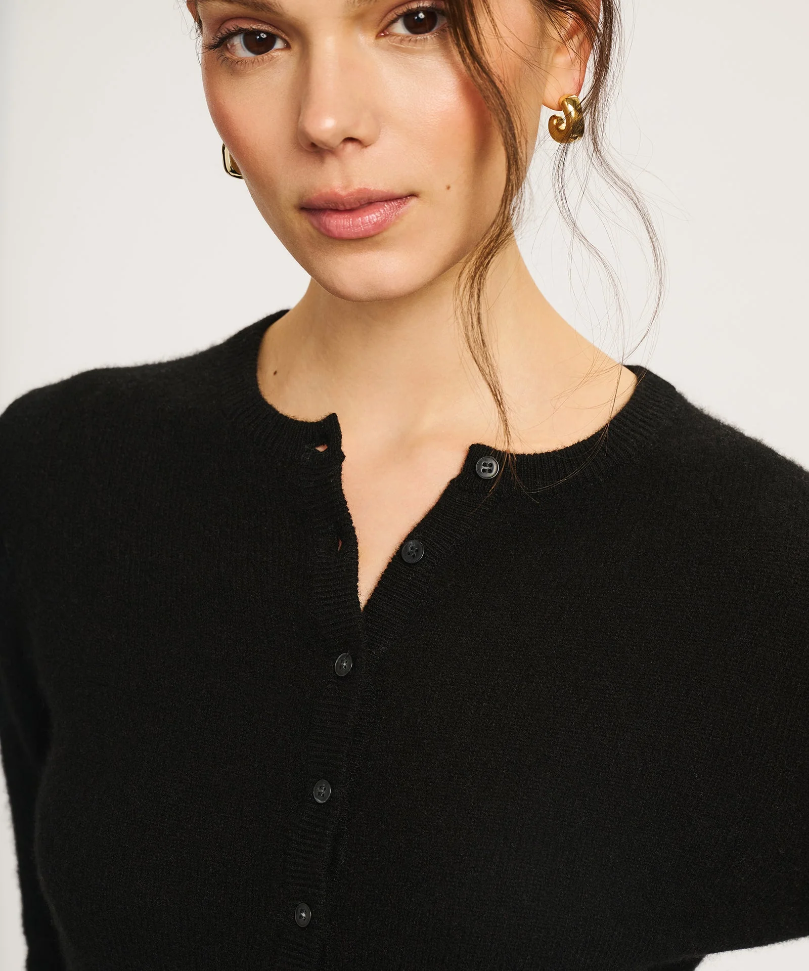 Lightweight Cashmere Cropped Cardigan - Image 4