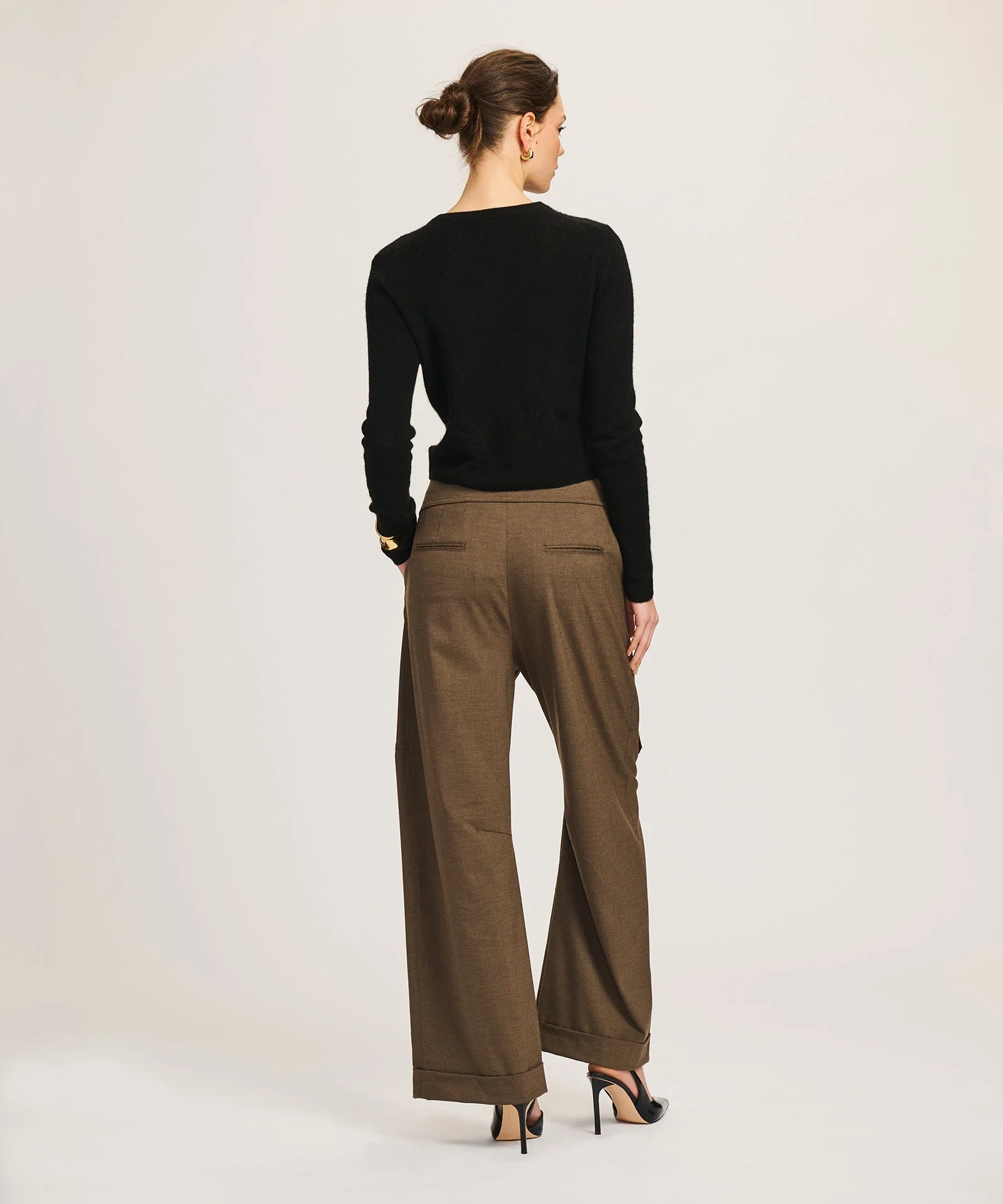 Lightweight Cashmere Cropped Cardigan - Image 7