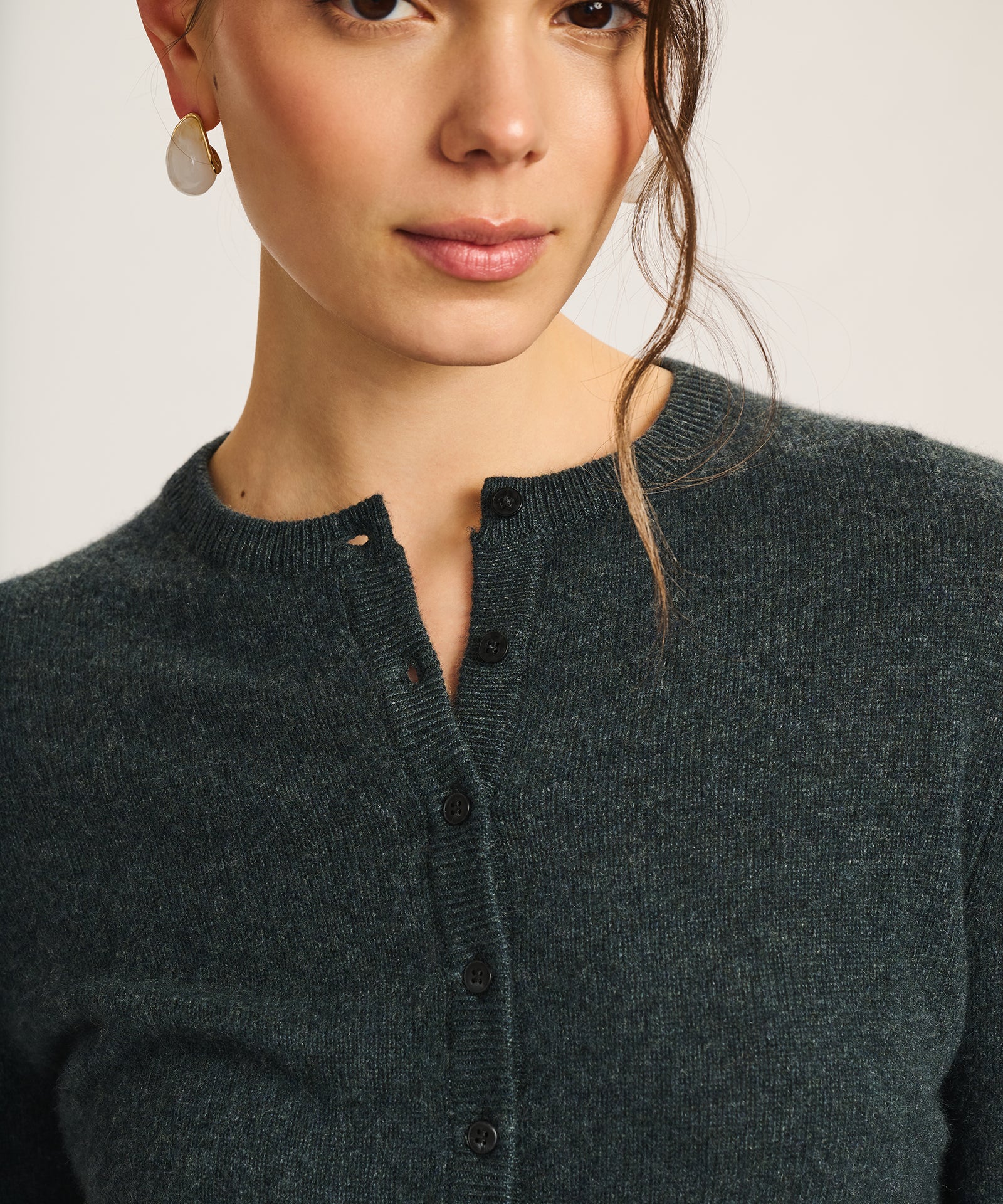 Lightweight Cashmere Cropped Cardigan - Image 8
