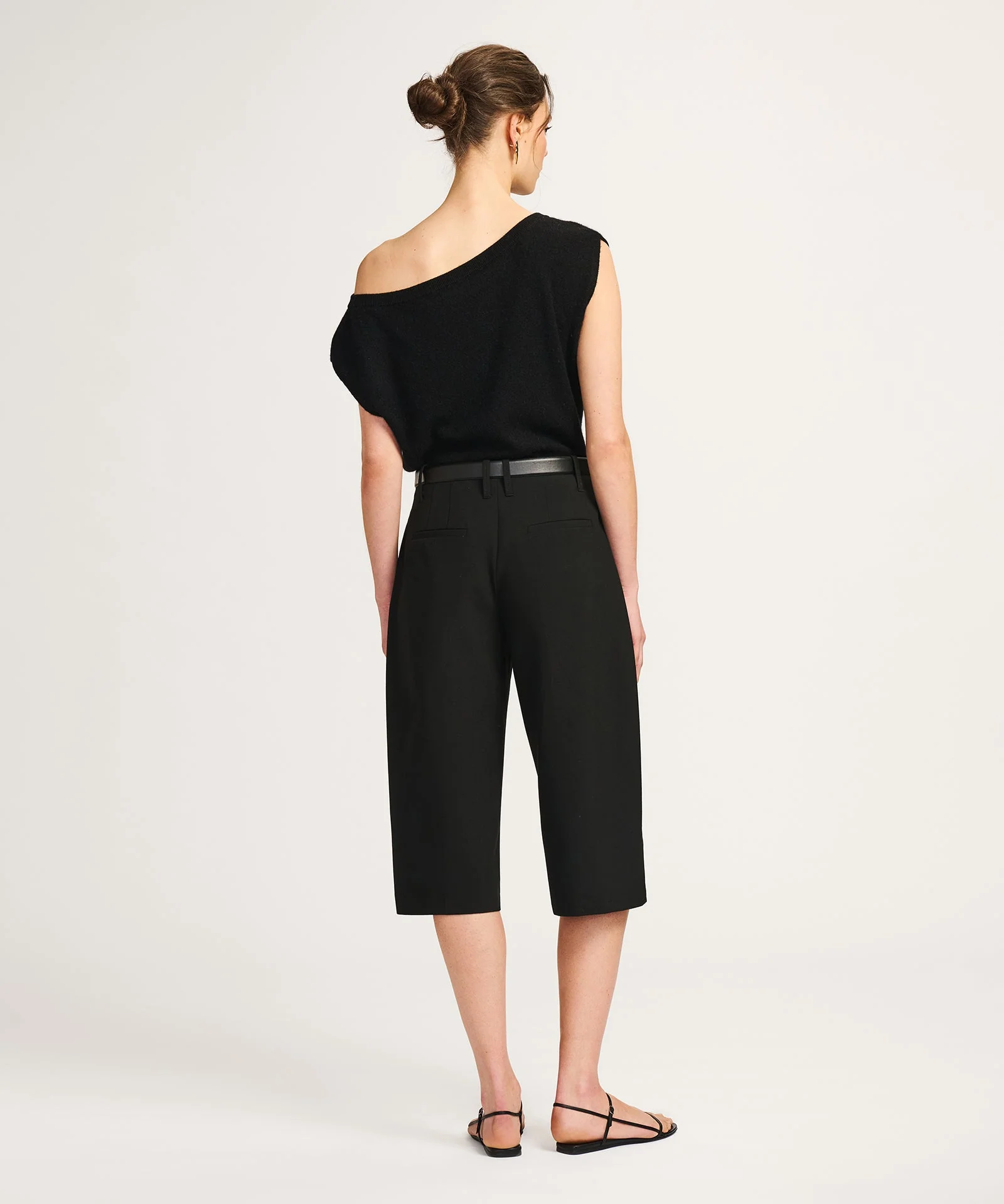 Lightweight Cashmere Off The Shoulder Tank - Image 10