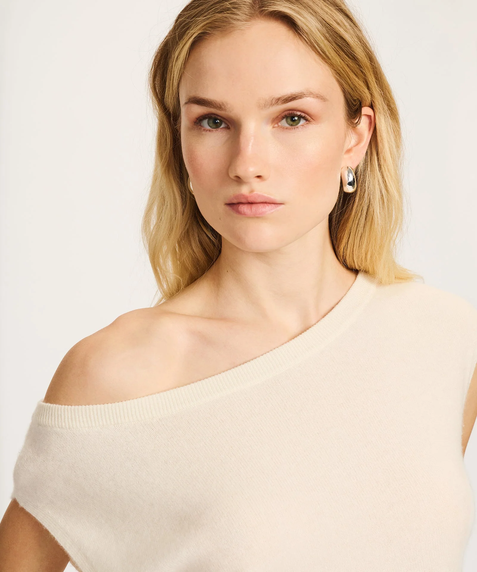 Lightweight Cashmere Off The Shoulder Tank - Image 4