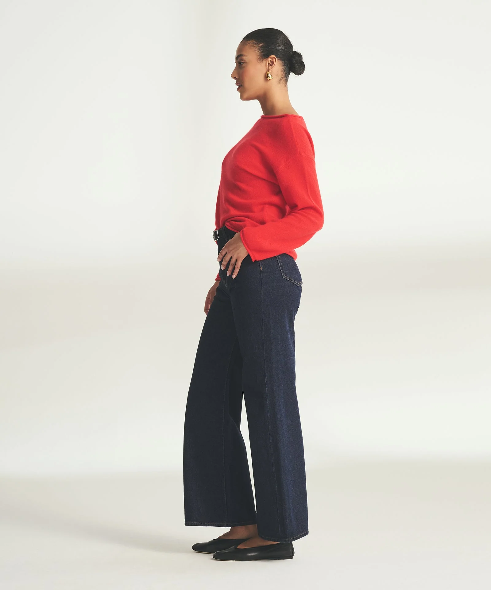Lightweight Cashmere Relaxed Boatneck Sweater - Image 13
