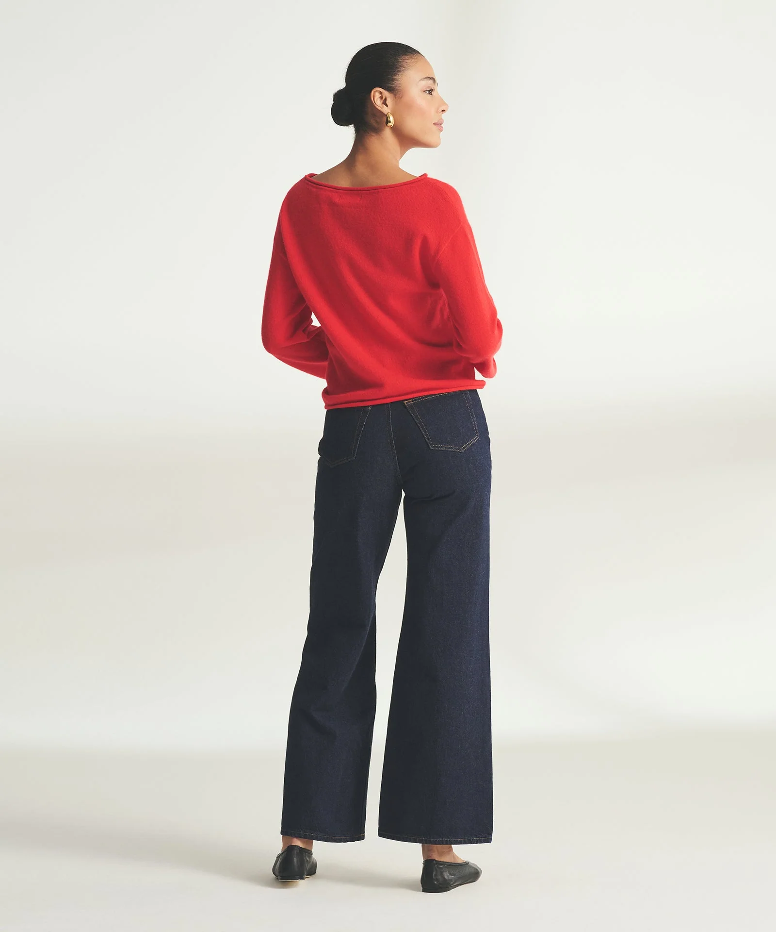 Lightweight Cashmere Relaxed Boatneck Sweater - Image 14