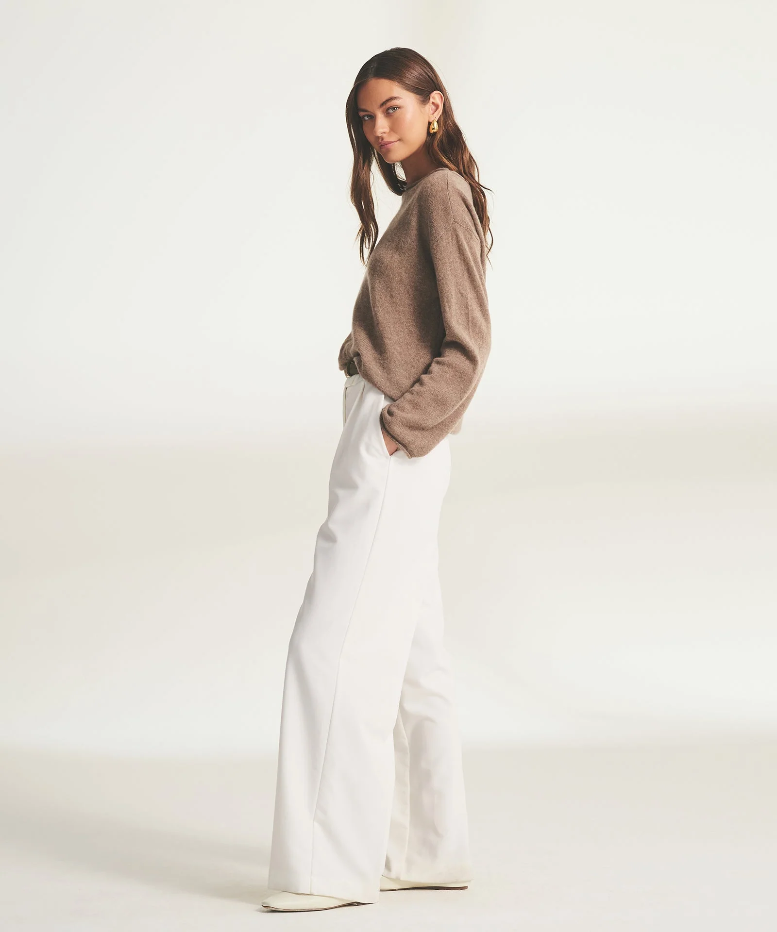 Lightweight Cashmere Relaxed Boatneck Sweater - Image 17