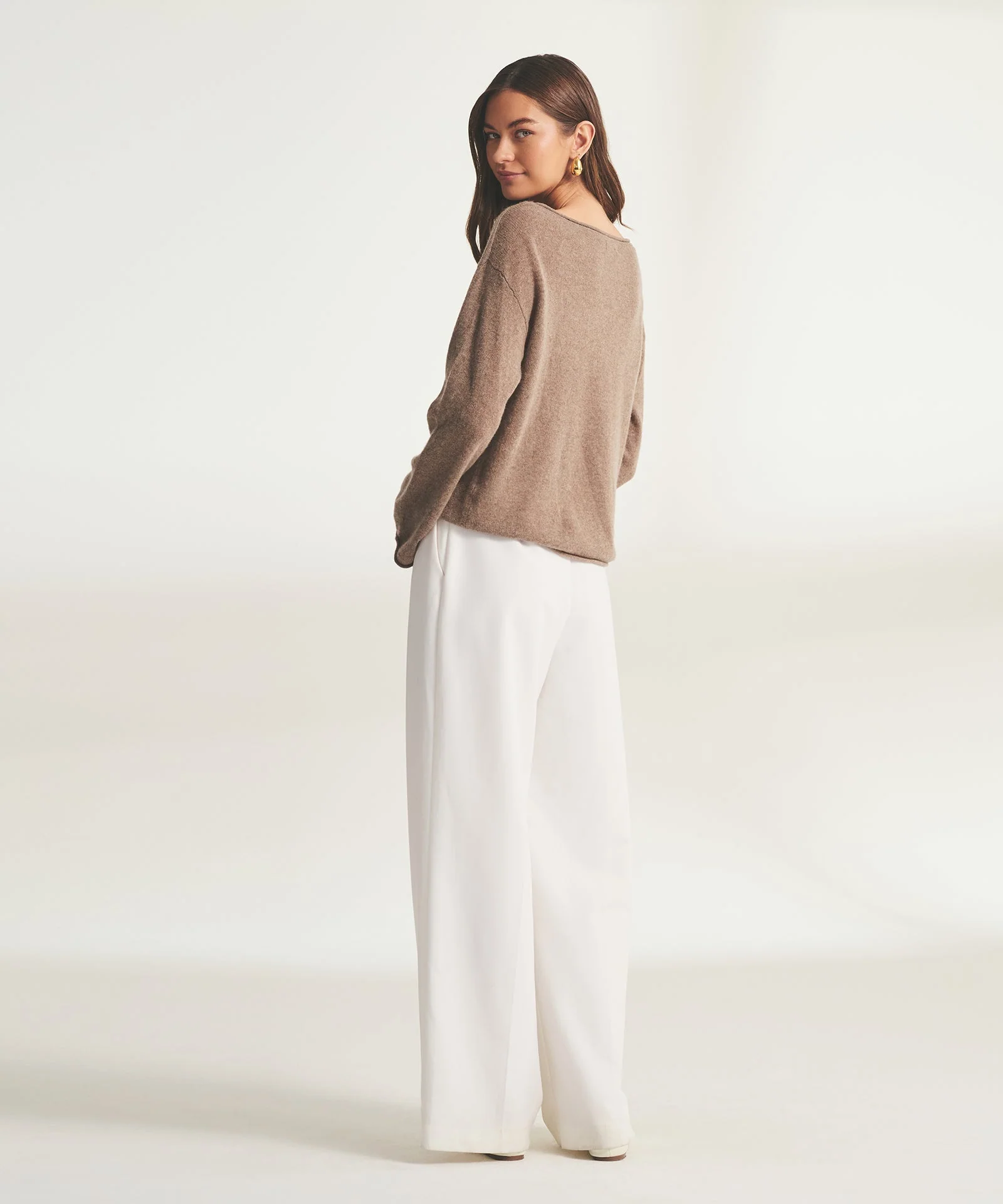 Lightweight Cashmere Relaxed Boatneck Sweater - Image 19