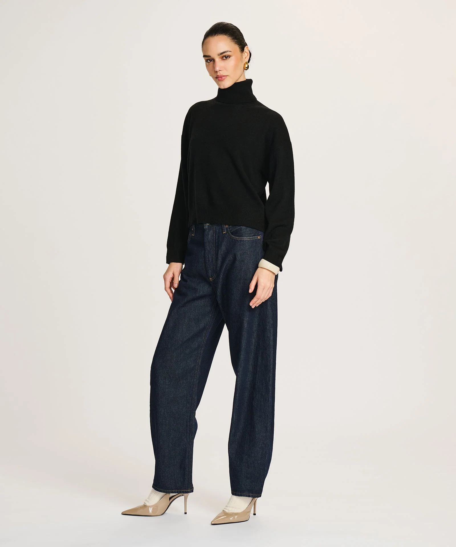 Signature Cashmere Boxy Turtleneck Sweater - Image 12
