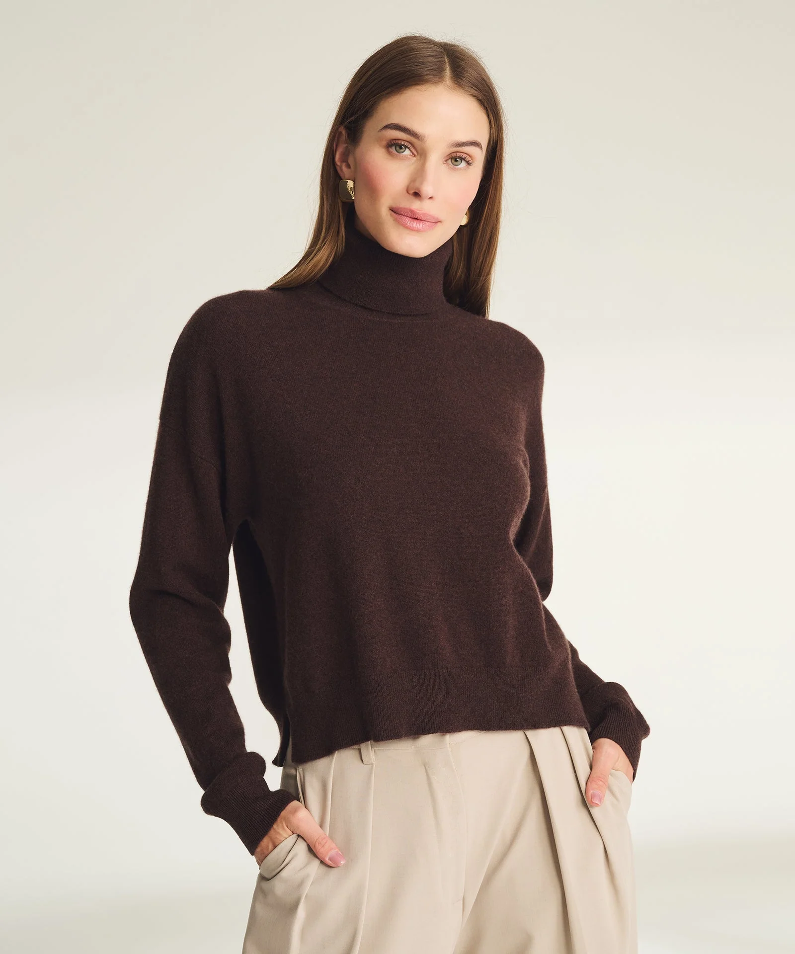 Signature Cashmere Boxy Turtleneck Sweater - Image 4
