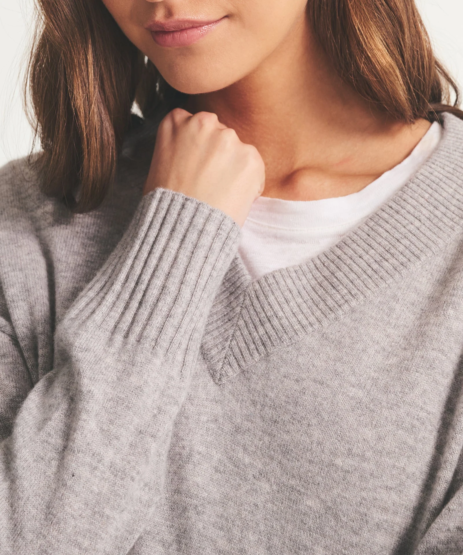 Signature Cashmere Classic V-Neck Sweater - Image 7