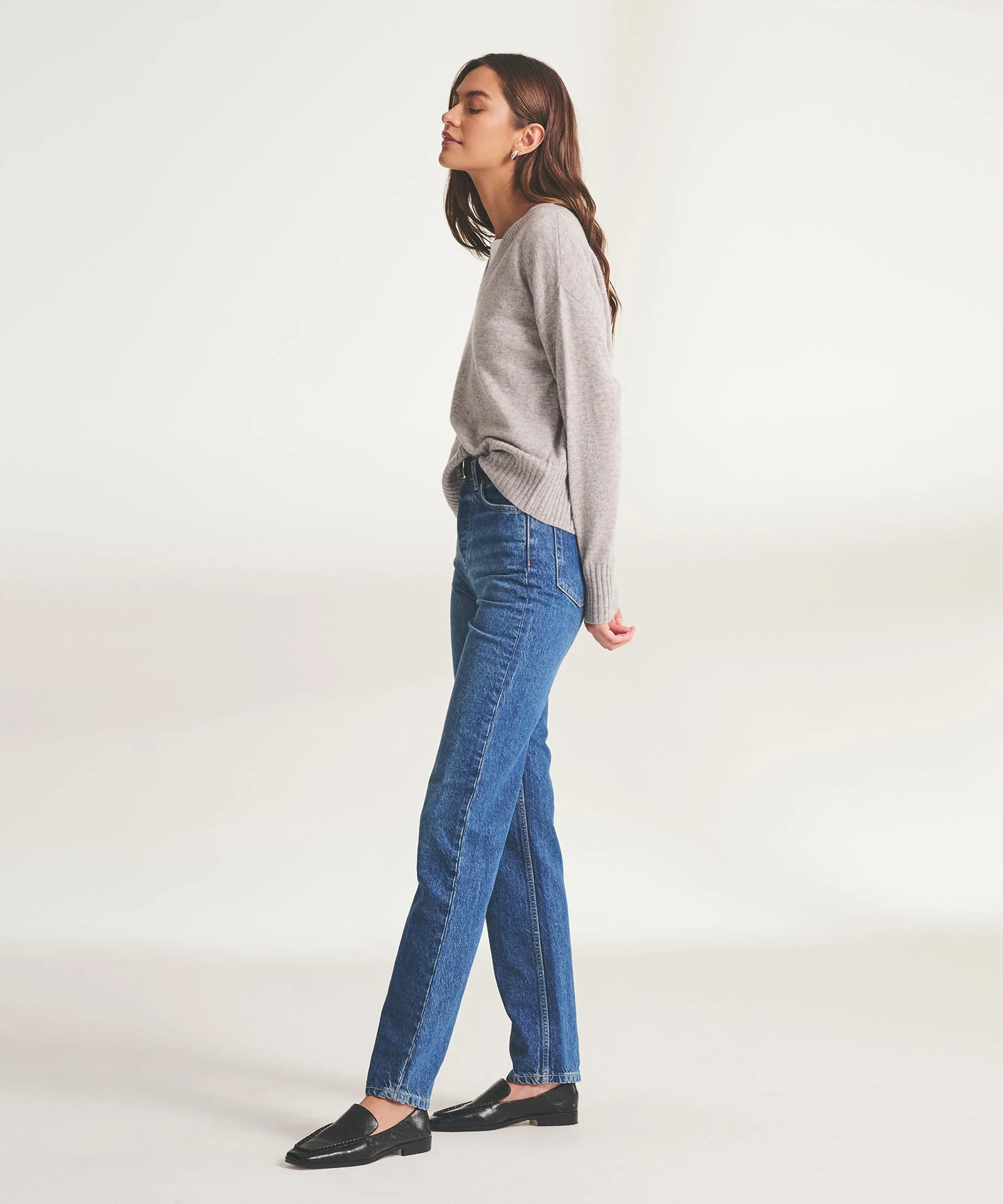 Signature Cashmere Classic V-Neck Sweater - Image 8