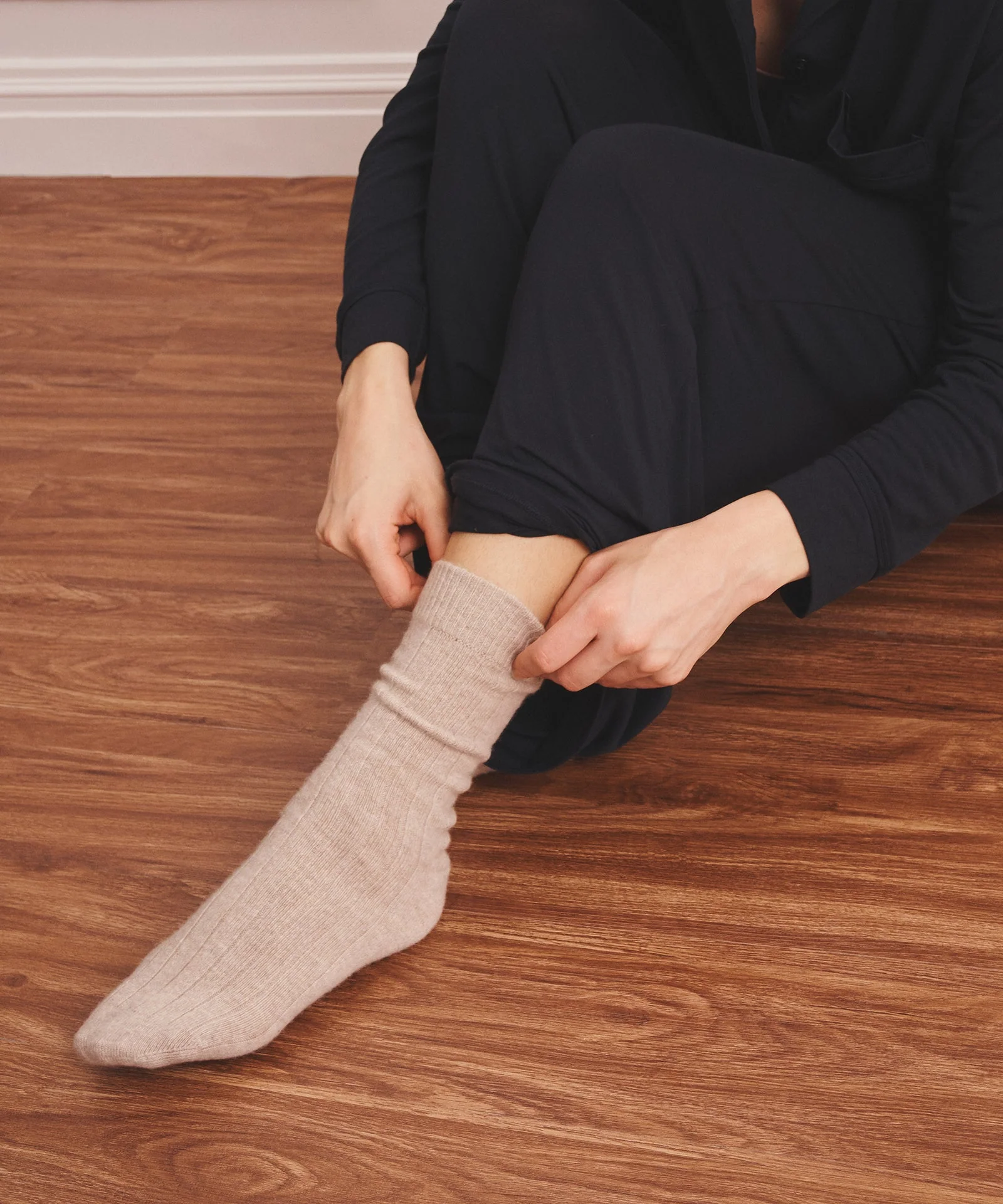 Signature Cashmere Ribbed Socks - Image 17