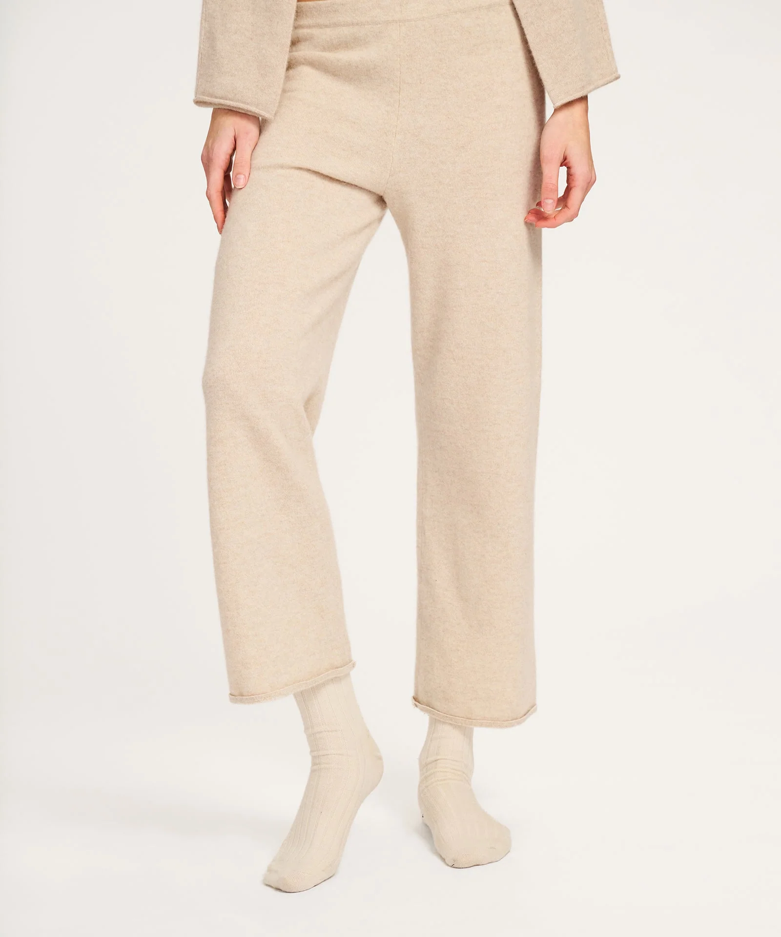 Signature Cashmere Ribbed Socks - Image 22