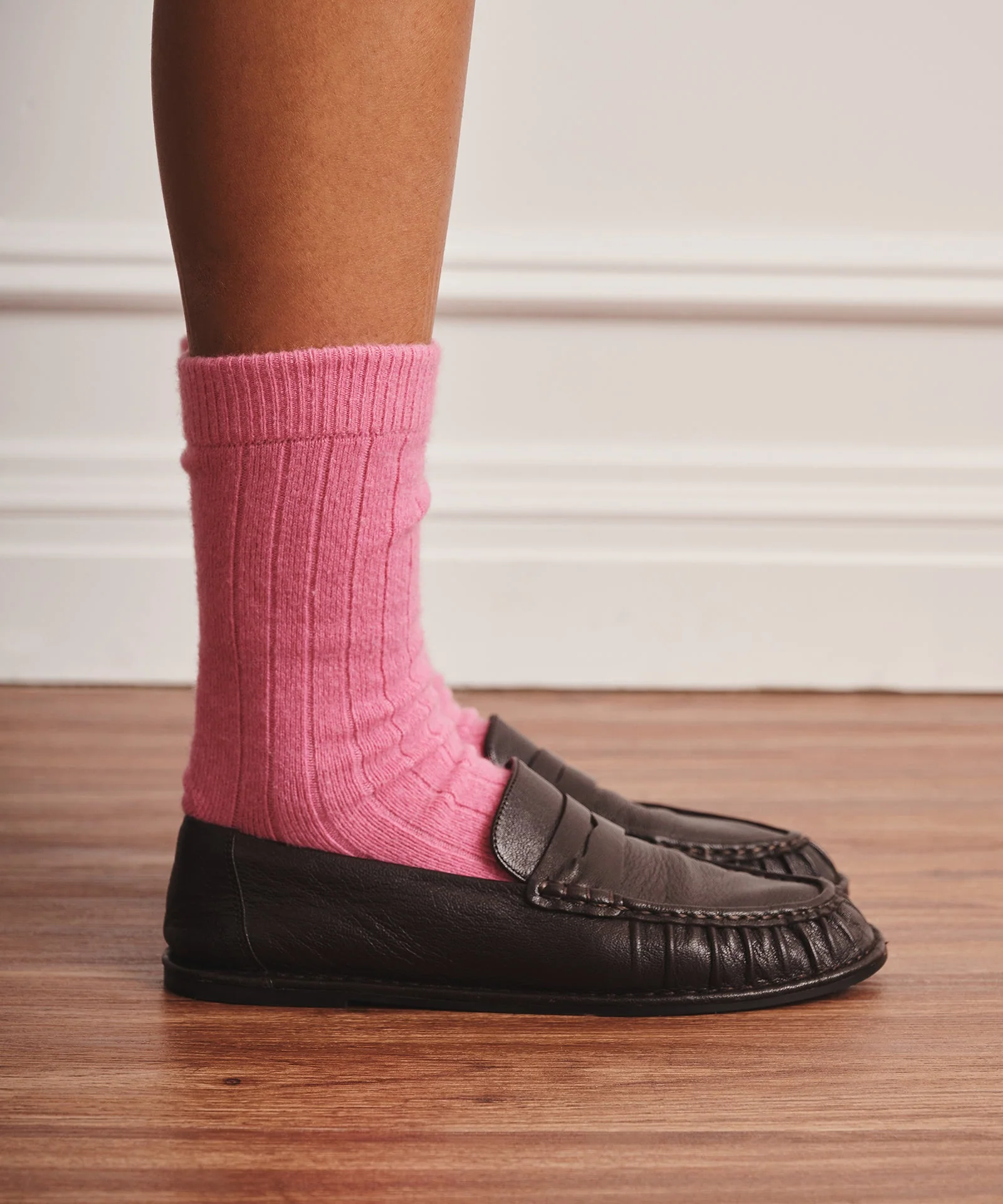 Signature Cashmere Ribbed Socks - Image 4