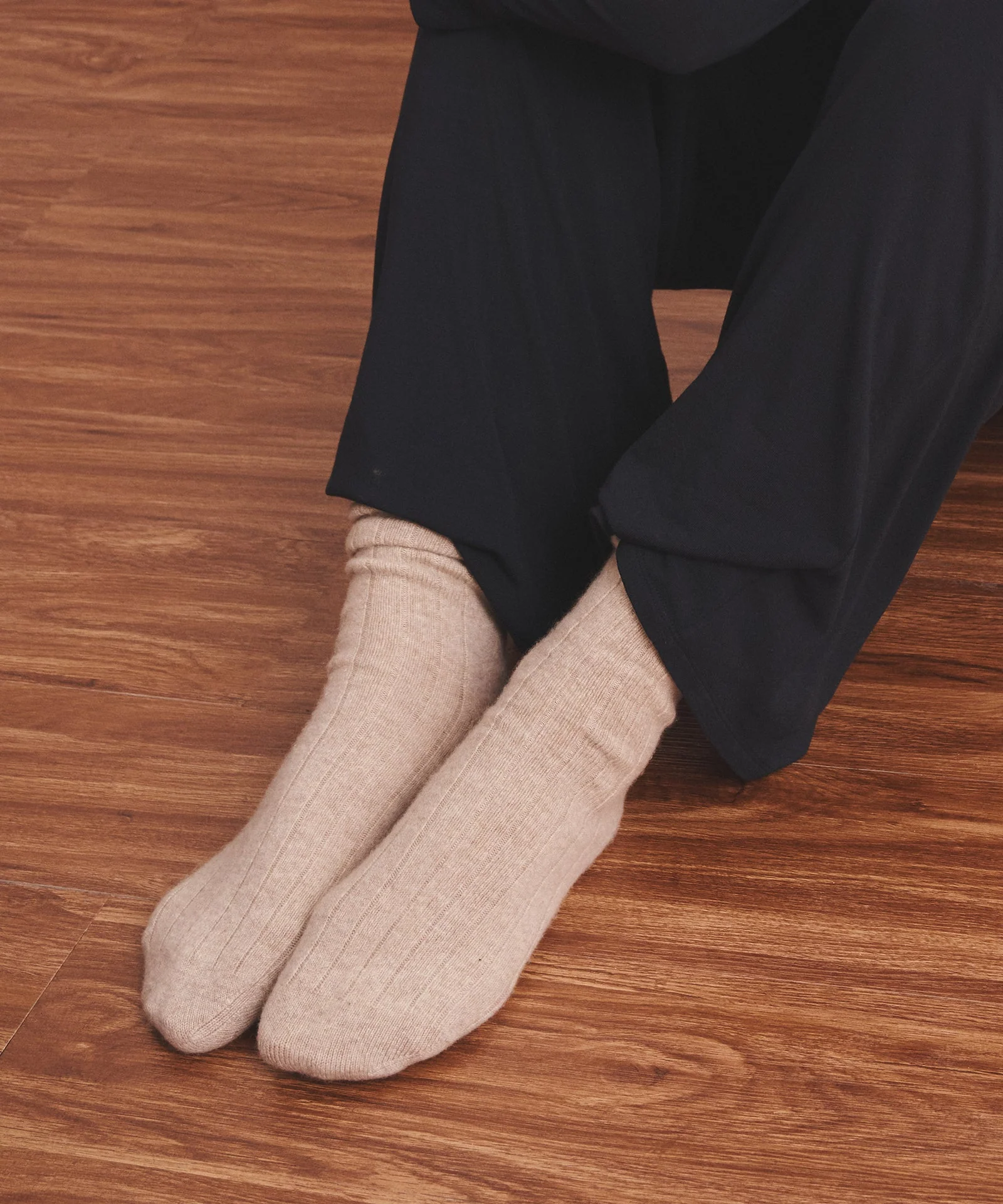 Signature Cashmere Ribbed Socks - Image 5
