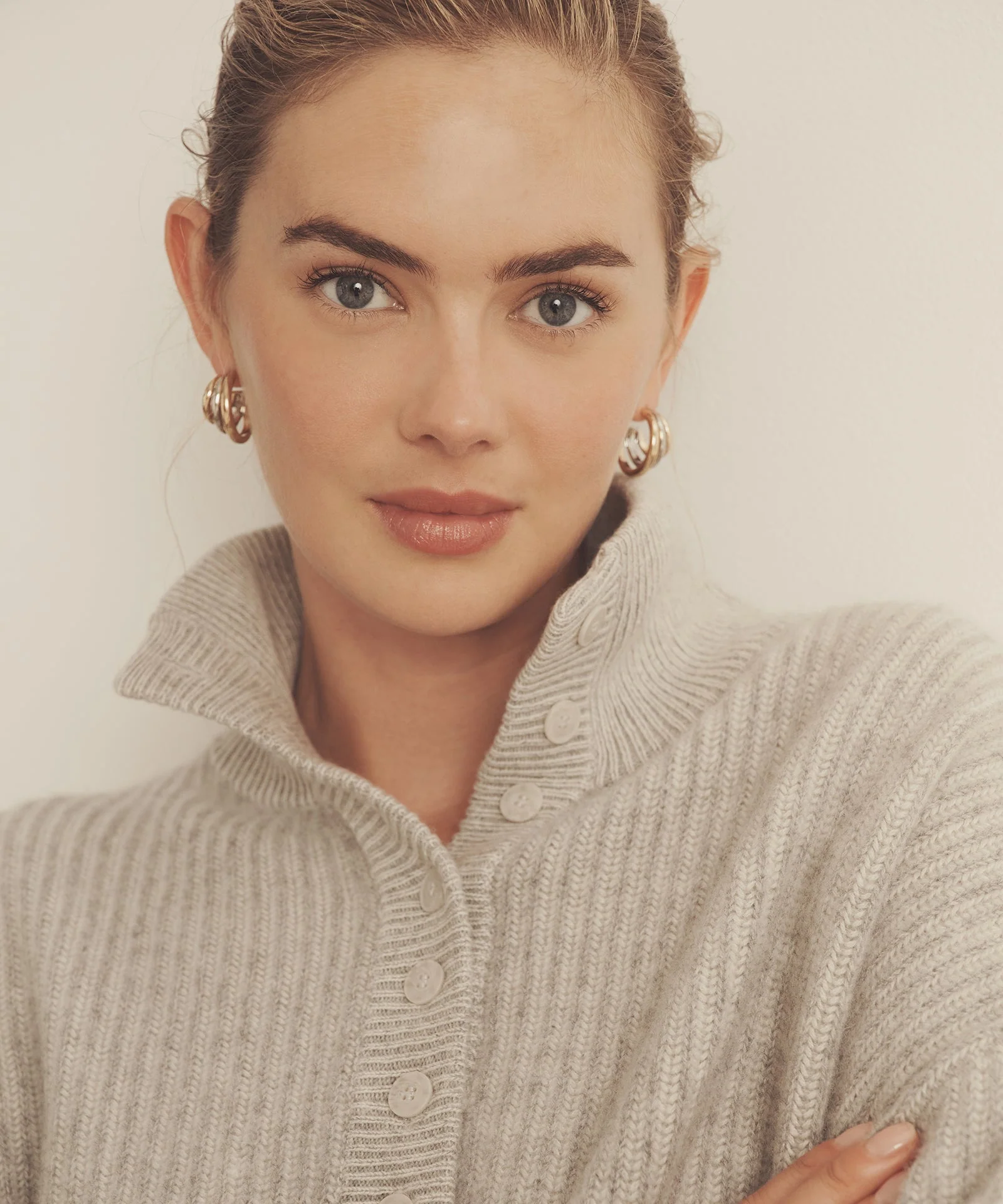 Super Luxe Cashmere Color Plaited High Neck Henley - Image 14