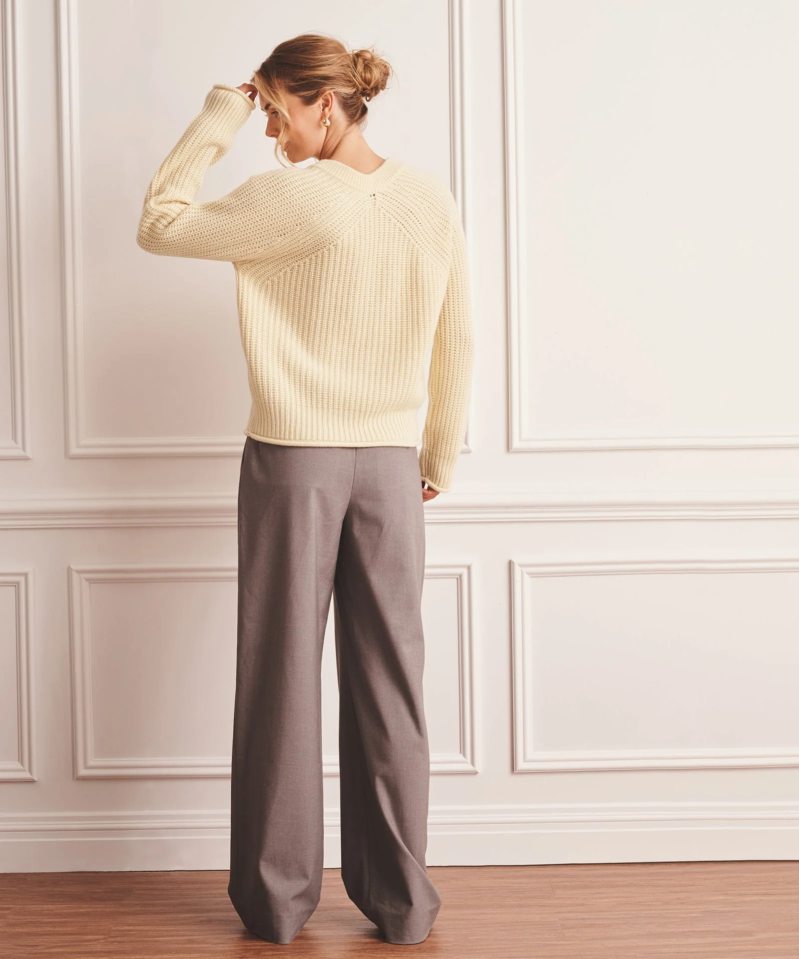 Luxe Cashmere Fisherman V-Neck Sweater - Image 16