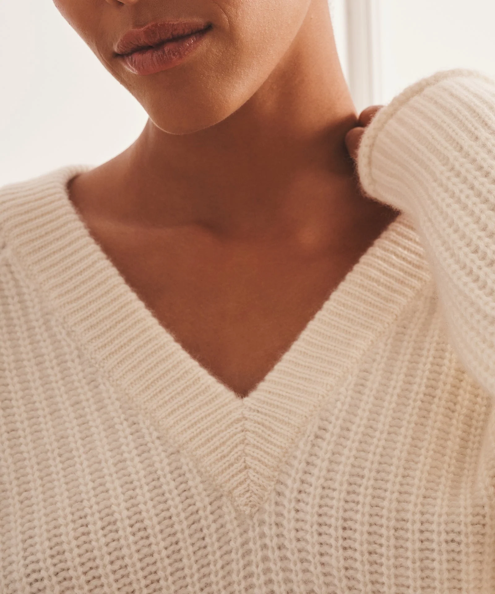 Luxe Cashmere Fisherman V-Neck Sweater - Image 18