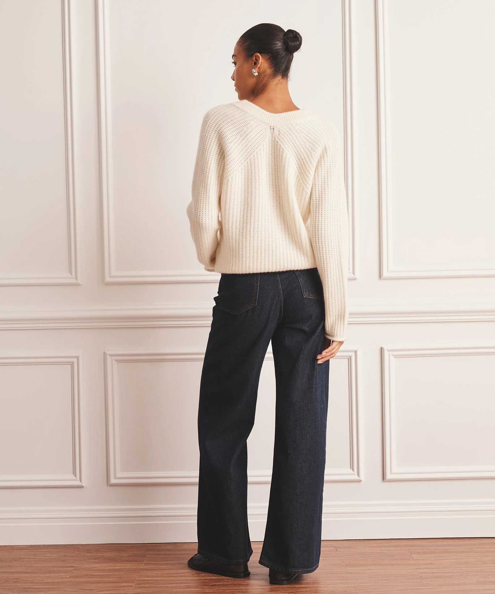 Luxe Cashmere Fisherman V-Neck Sweater - Image 19