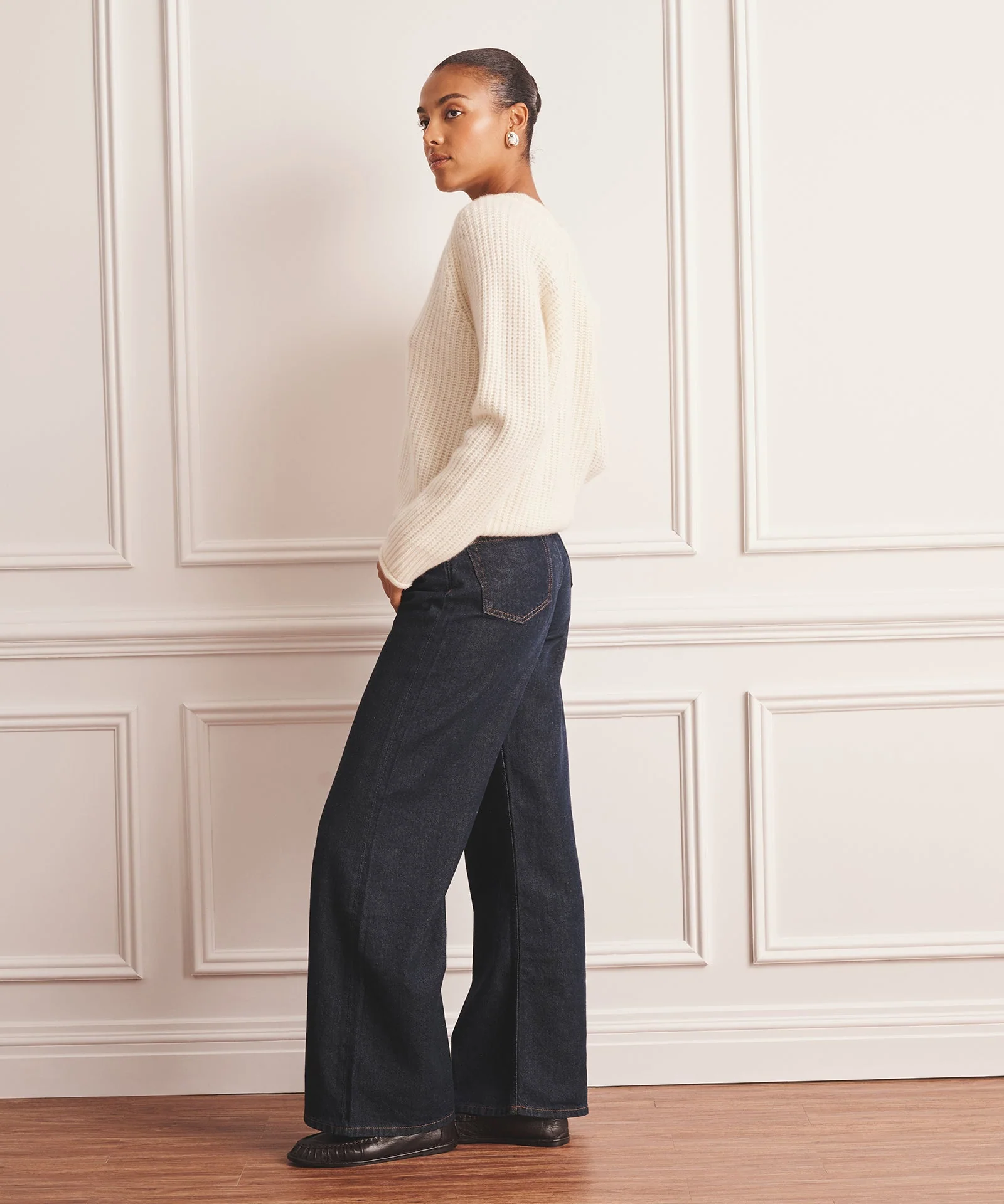 Luxe Cashmere Fisherman V-Neck Sweater - Image 20