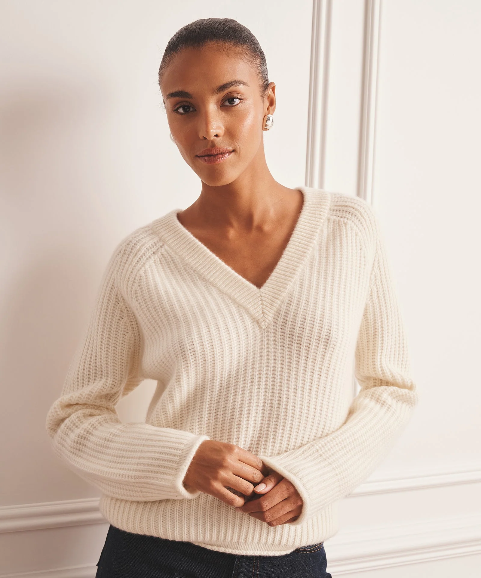 Luxe Cashmere Fisherman V-Neck Sweater - Image 4