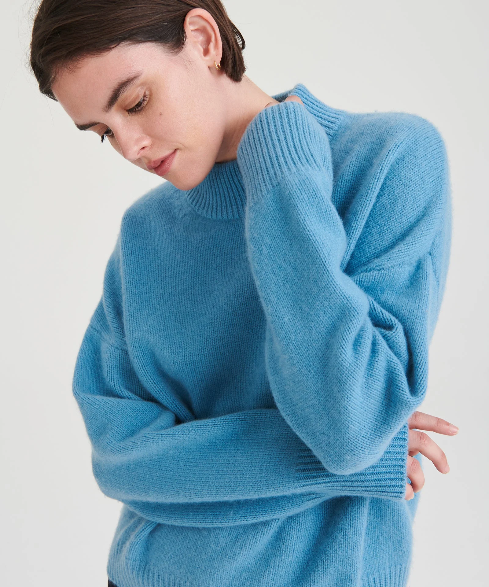 Super Luxe Cashmere Mockneck Sweater - Image 11