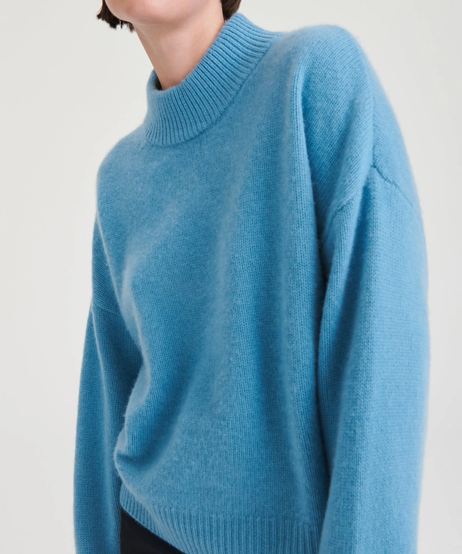 Super Luxe Cashmere Mockneck Sweater - Image 14