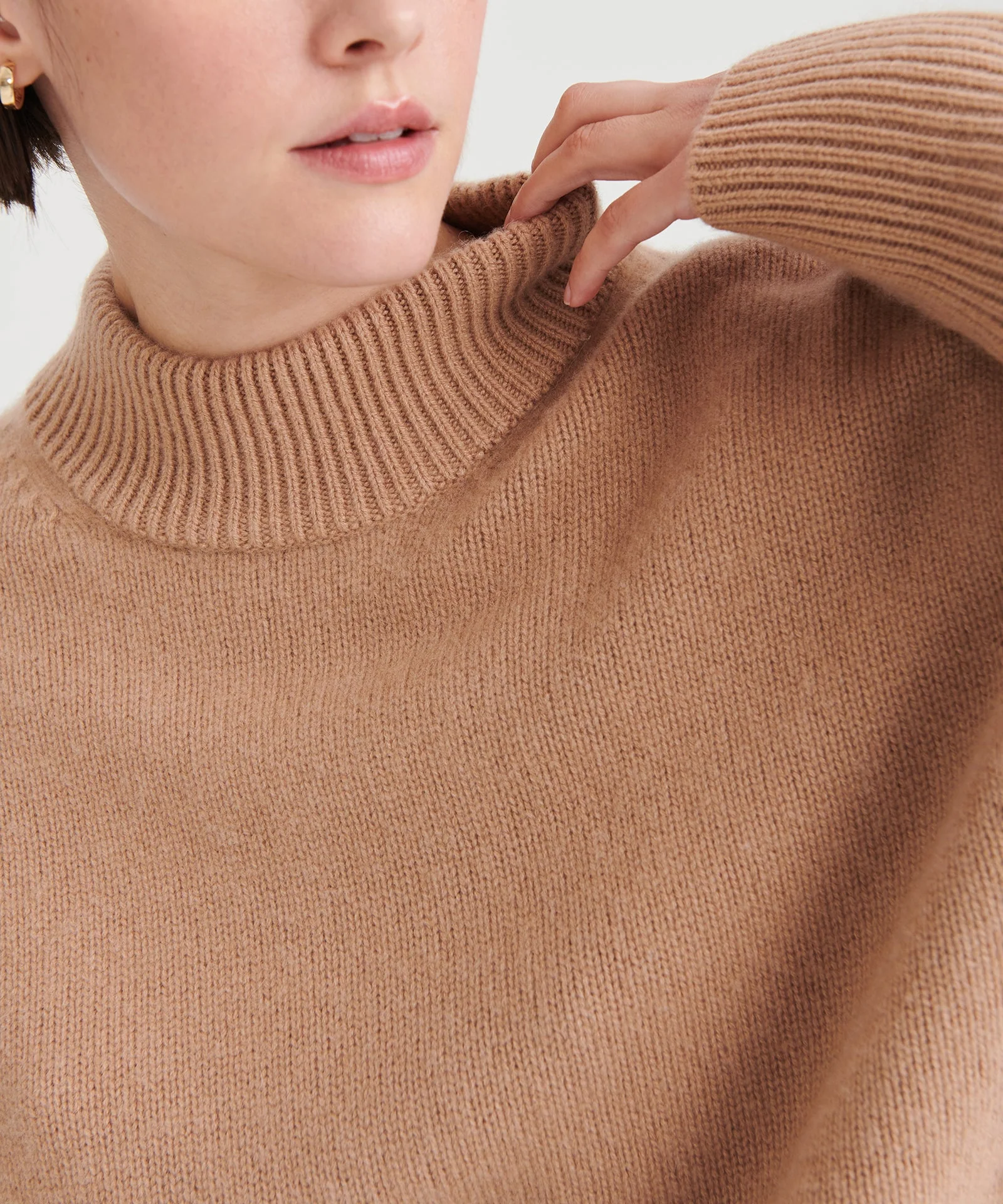 Super Luxe Cashmere Mockneck Sweater - Image 20