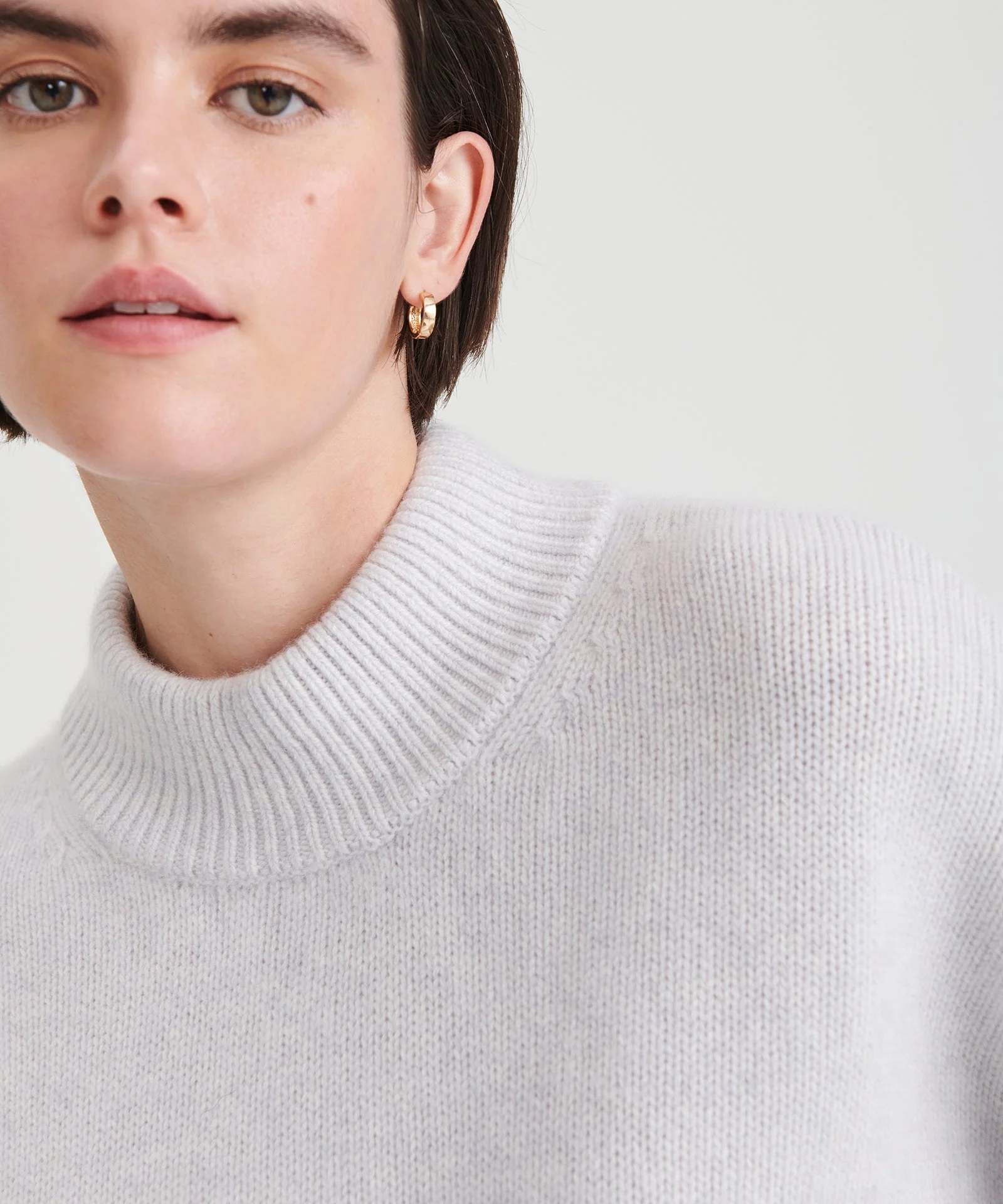 Super Luxe Cashmere Mockneck Sweater - Image 29