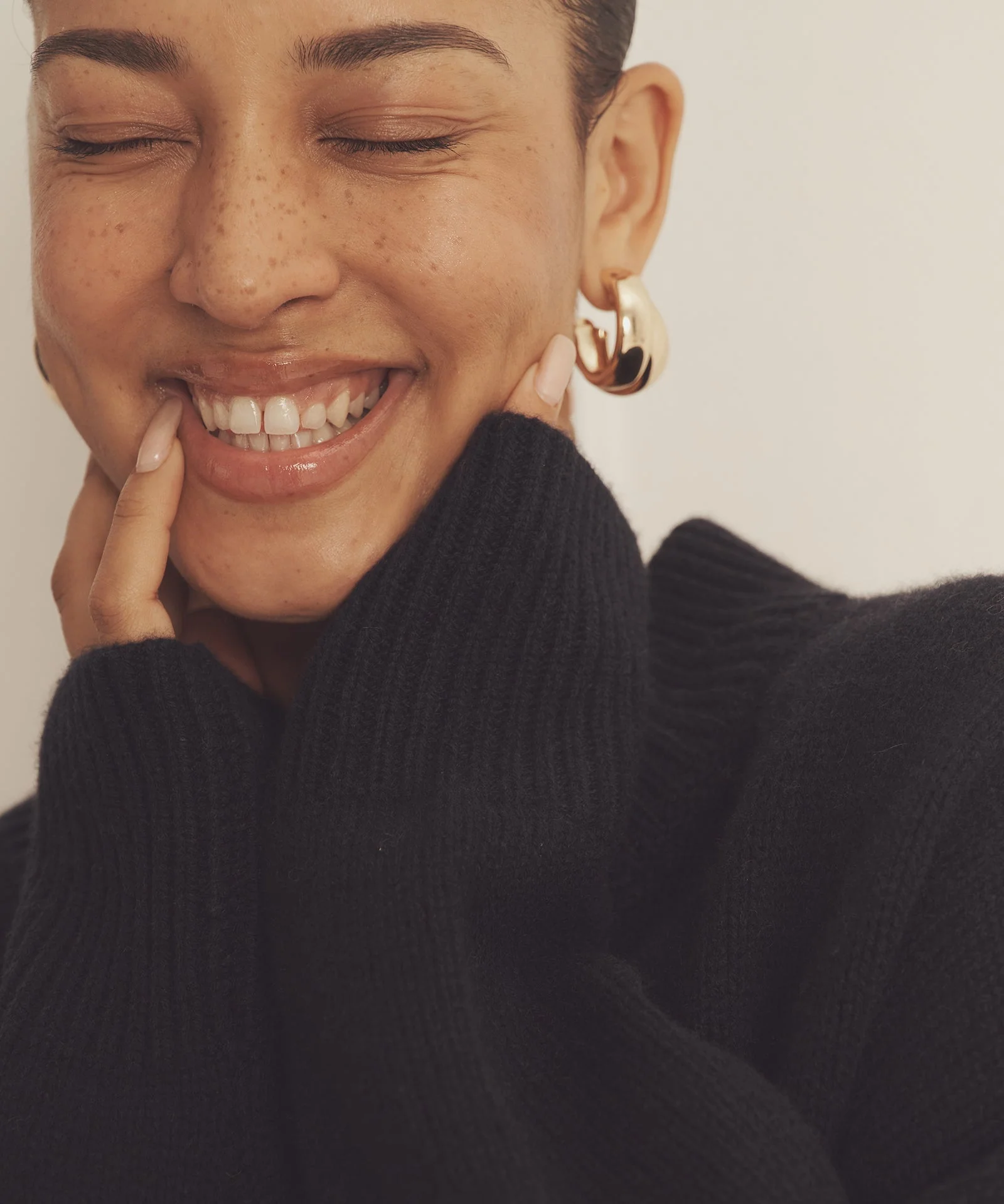 Super Luxe Cashmere Mockneck Sweater - Image 42