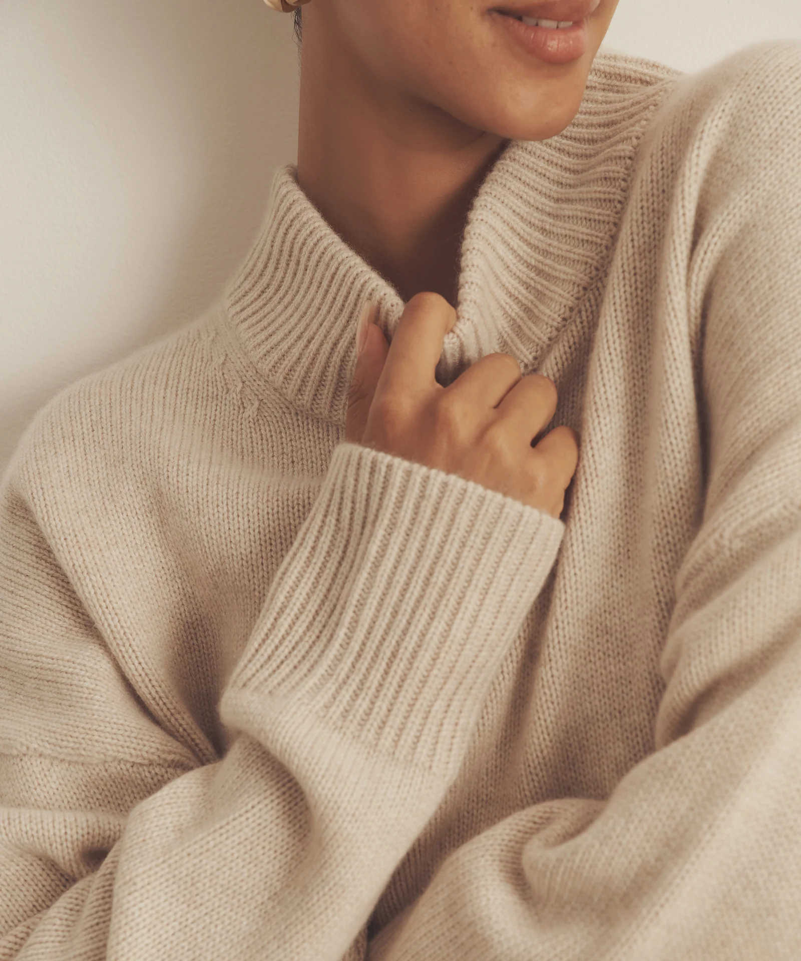 Super Luxe Cashmere Mockneck Sweater - Image 48