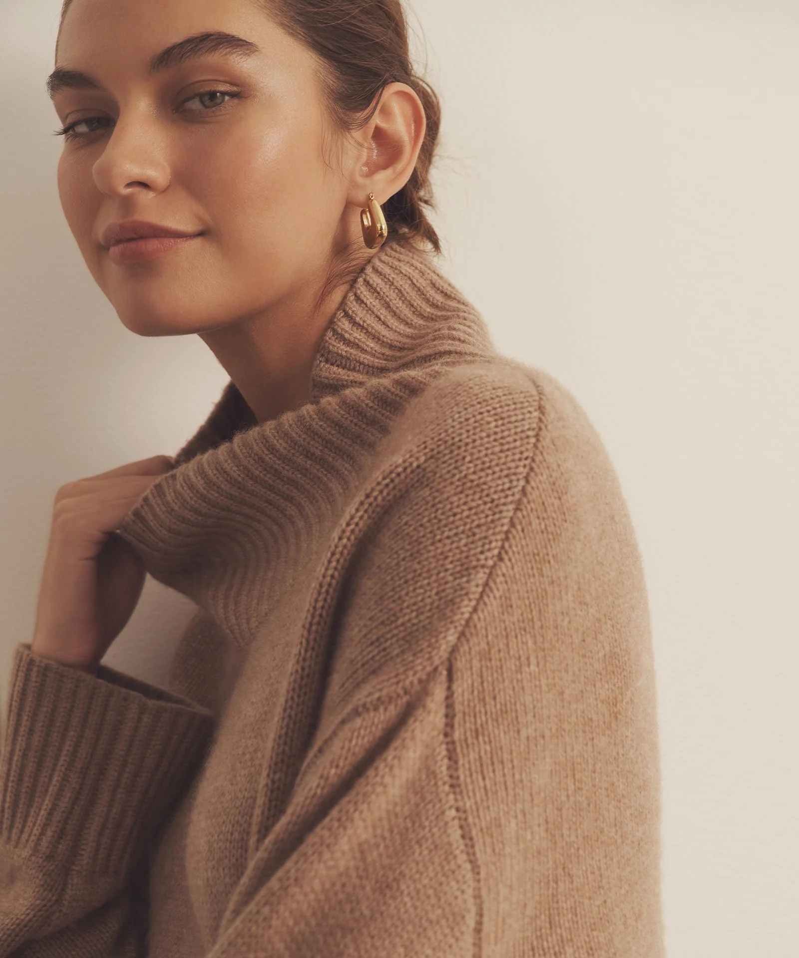 Ultra Luxe Cashmere Turtleneck - Image 9